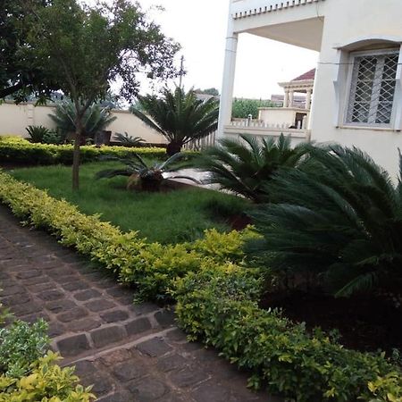 Hotel Manoir Des Princesses Bafoussam Exterior foto