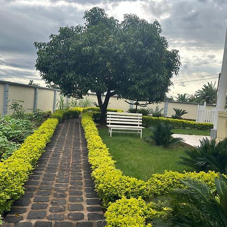 Hotel Manoir Des Princesses Bafoussam Exterior foto