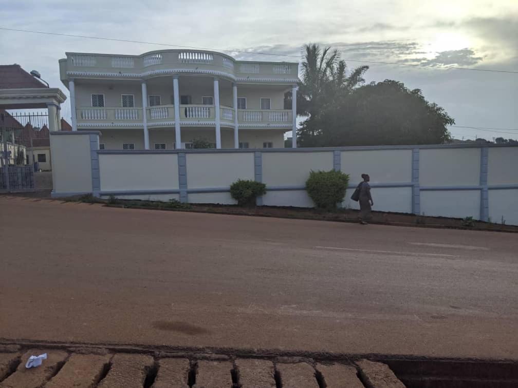 Hotel Manoir Des Princesses Bafoussam Exterior foto