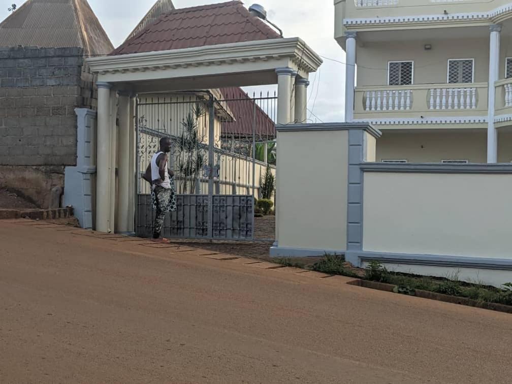 Hotel Manoir Des Princesses Bafoussam Exterior foto